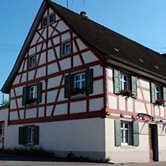 Alte Fachwerk freigelegt und durch neues aufgesetzt