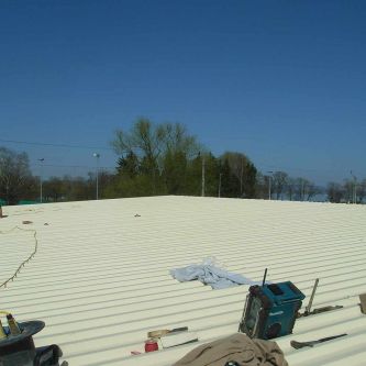 Dacheindeckung mit Trapezblech